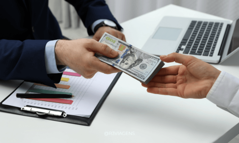Dólares ou cartão de crédito?
