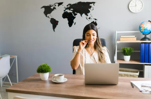 Funcionária de agência de viagens corporativas